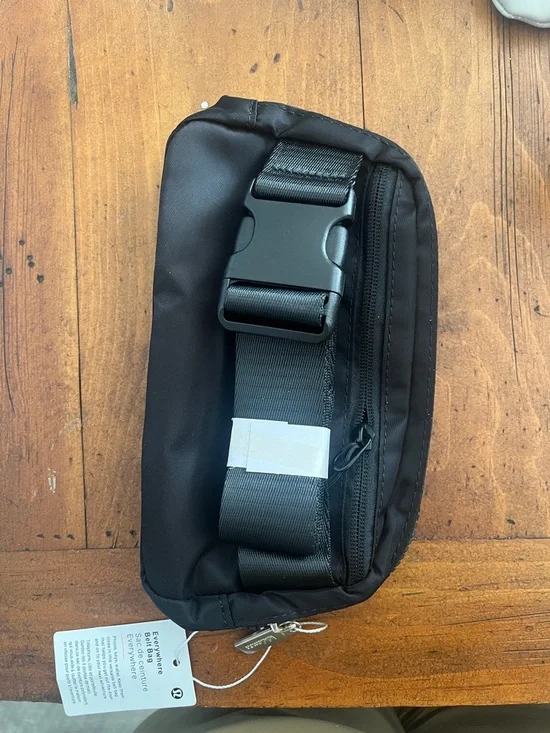 lululemon athletica Black Everywhere belt bag - Picture 2 of 2